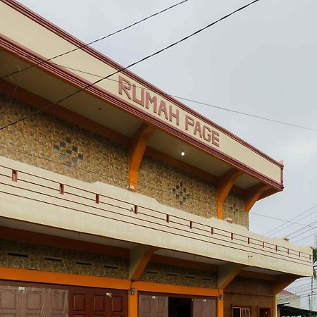 Reddoorz Near Bukit Kubu Berastagi Hotel Exterior photo
