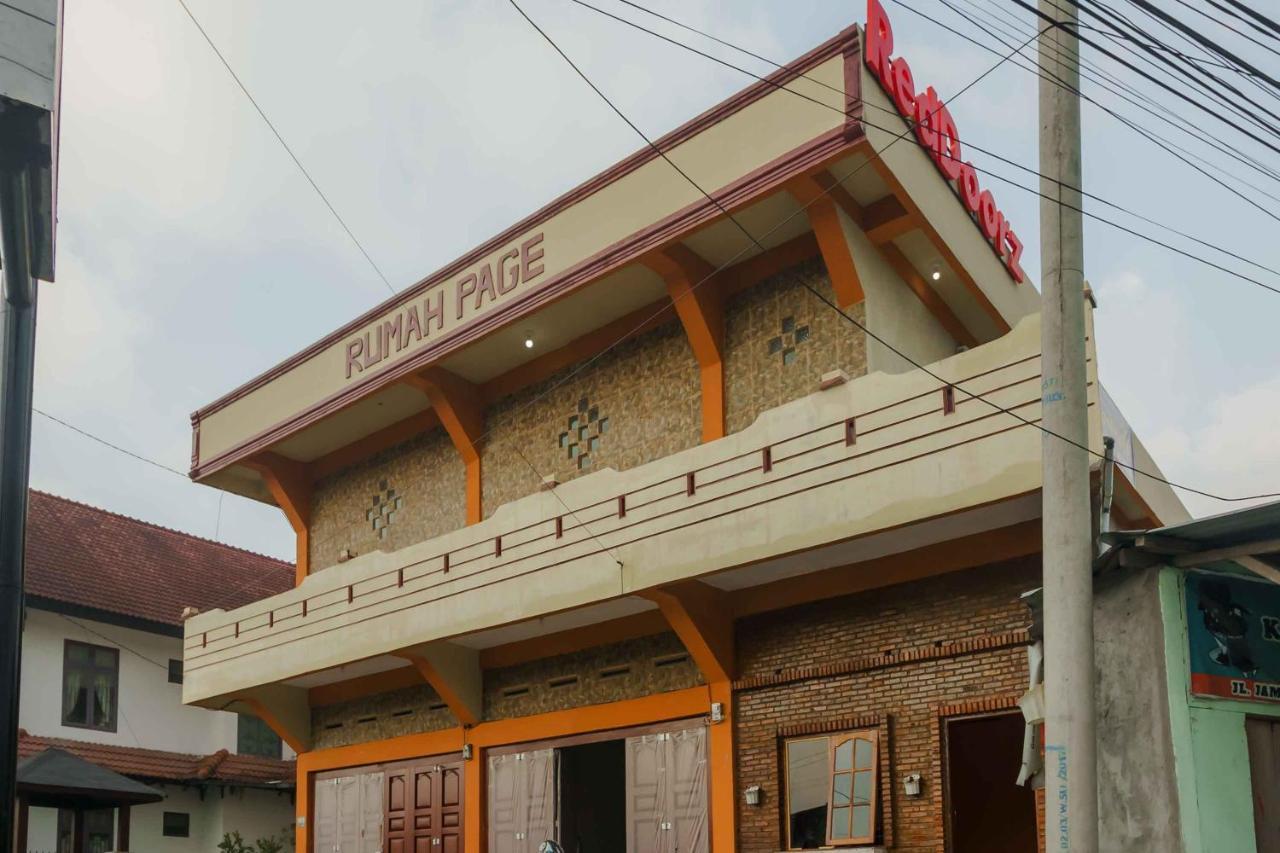 Reddoorz Near Bukit Kubu Berastagi Hotel Exterior photo