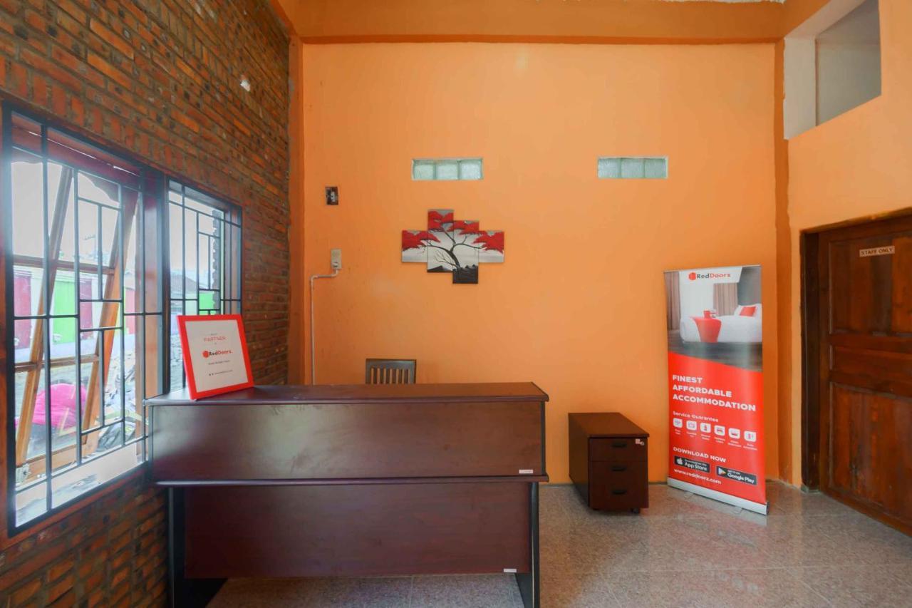 Reddoorz Near Bukit Kubu Berastagi Hotel Exterior photo