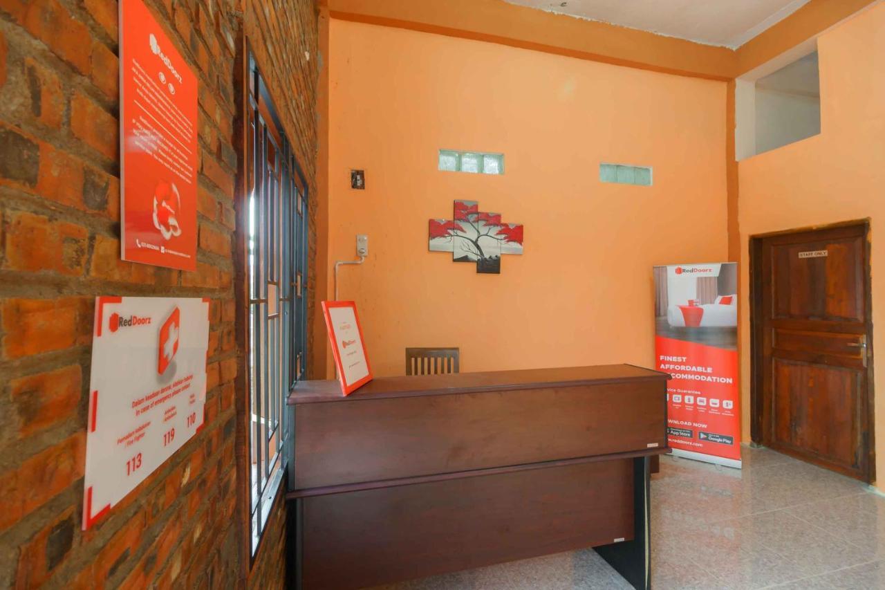 Reddoorz Near Bukit Kubu Berastagi Hotel Exterior photo